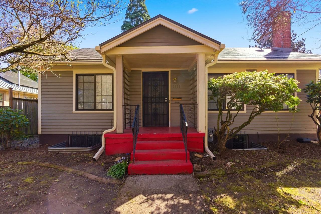 6626 N Borthwick Ave - Photo 2 of 39