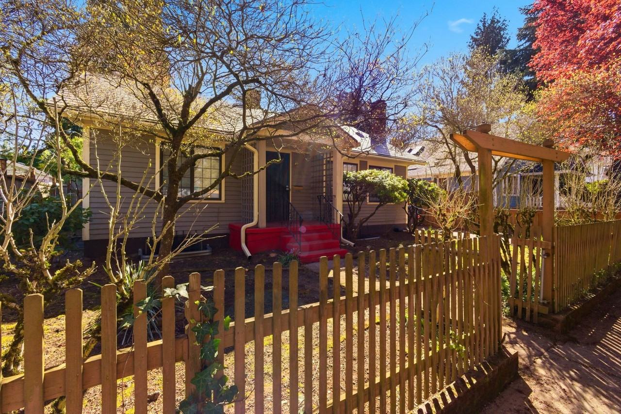 6626 N Borthwick Ave - Photo 5 of 39