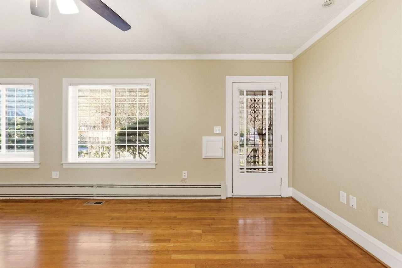 6626 N Borthwick Ave - Photo 6 of 39