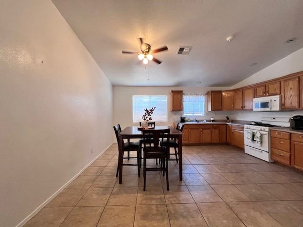 335 Riverwood Ln - Photo 7 of 31