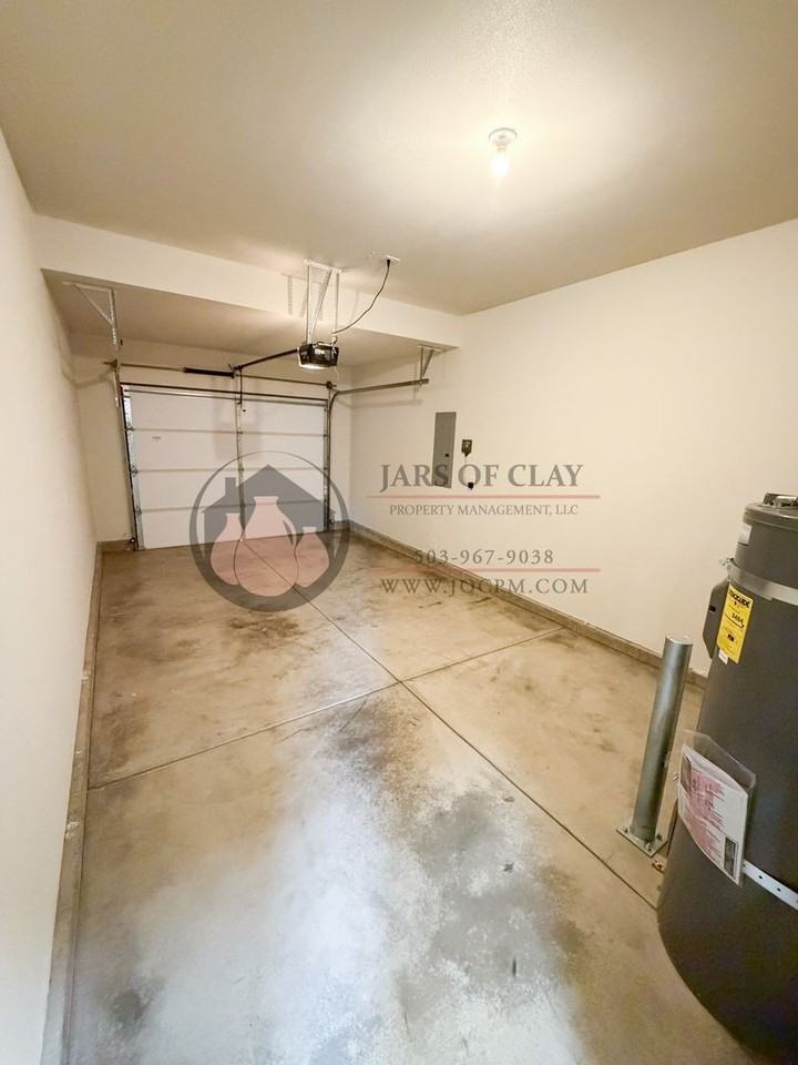 4742 Fanno Ridge Ln Ne - Photo 5 of 15