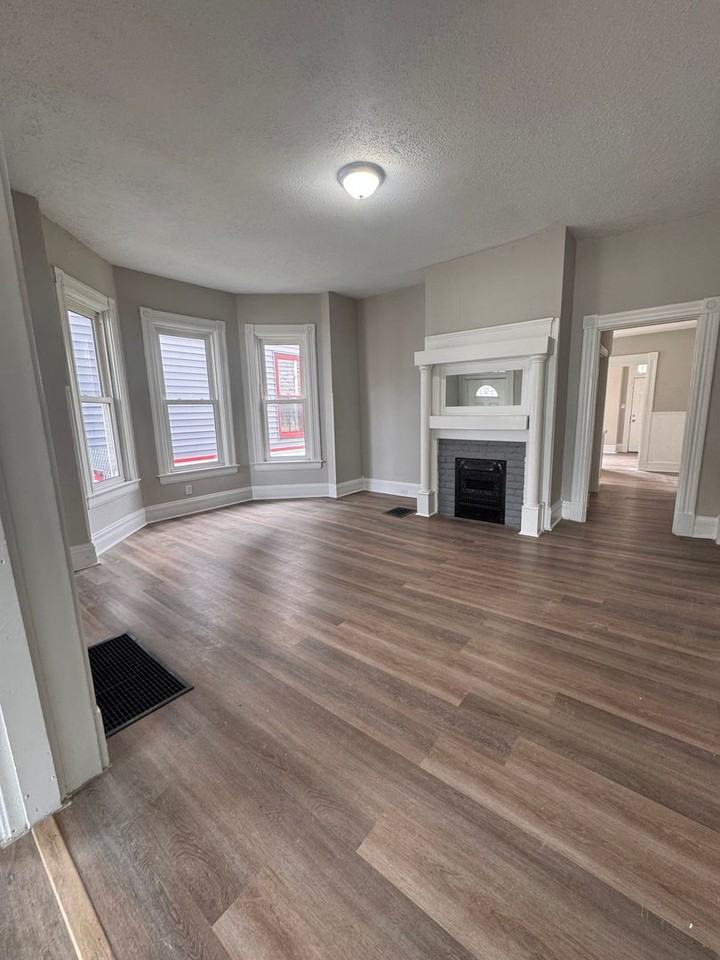 821 Heaton St - Photo 3 of 15