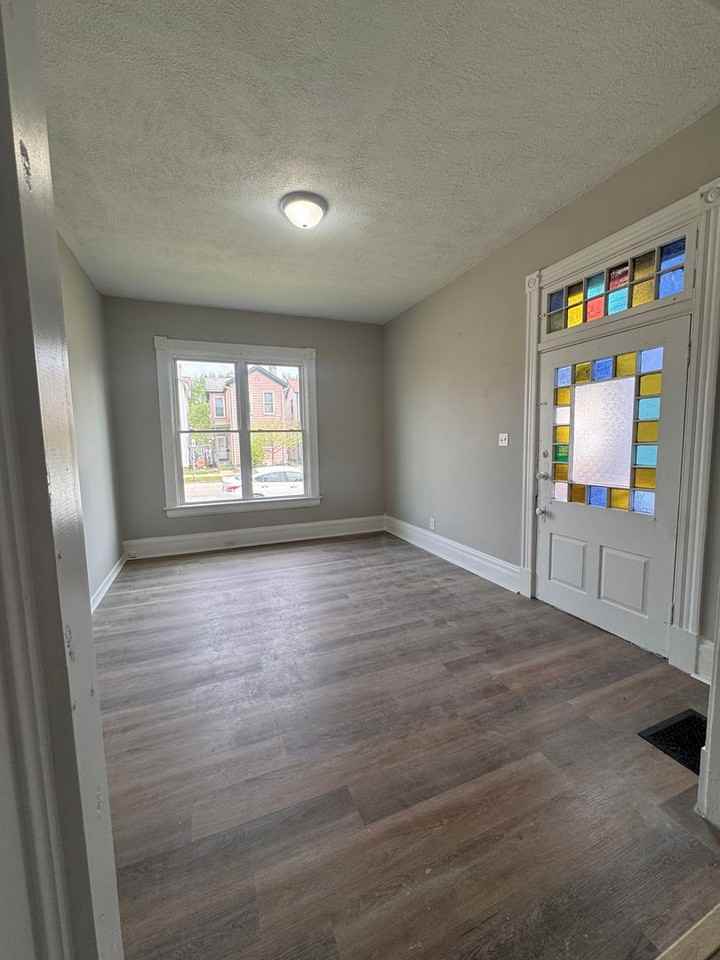 821 Heaton St - Photo 4 of 15