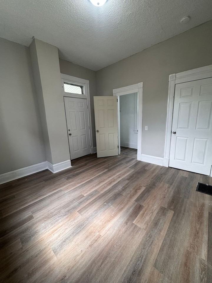 821 Heaton St - Photo 7 of 15