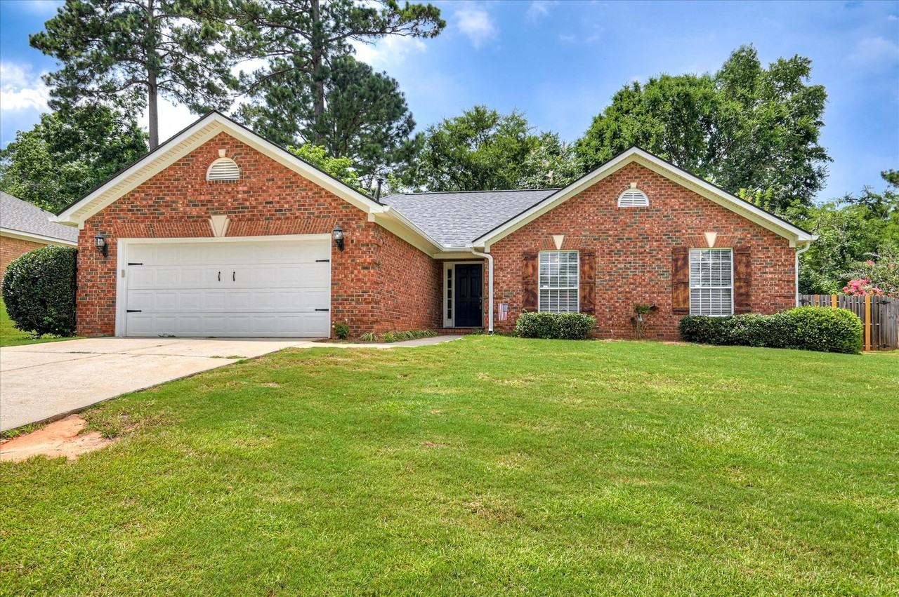 1094 Maple Ridge Ct - Photo 2 of 38