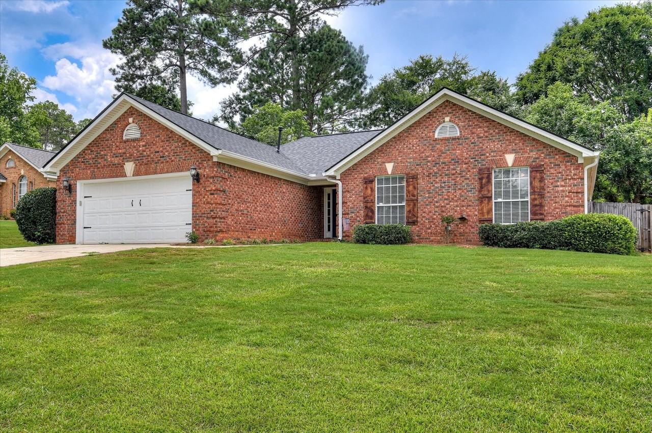 1094 Maple Ridge Ct - Photo 3 of 38