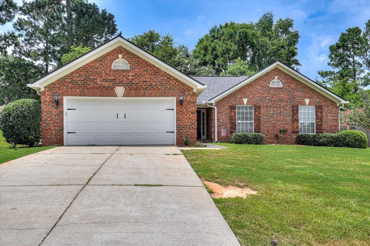 1094 Maple Ridge Ct - Photo 4 of 38