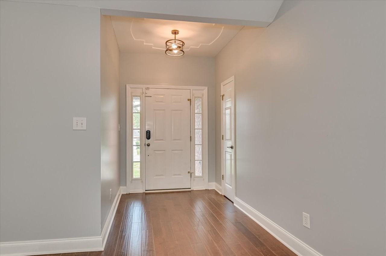 1094 Maple Ridge Ct - Photo 6 of 38