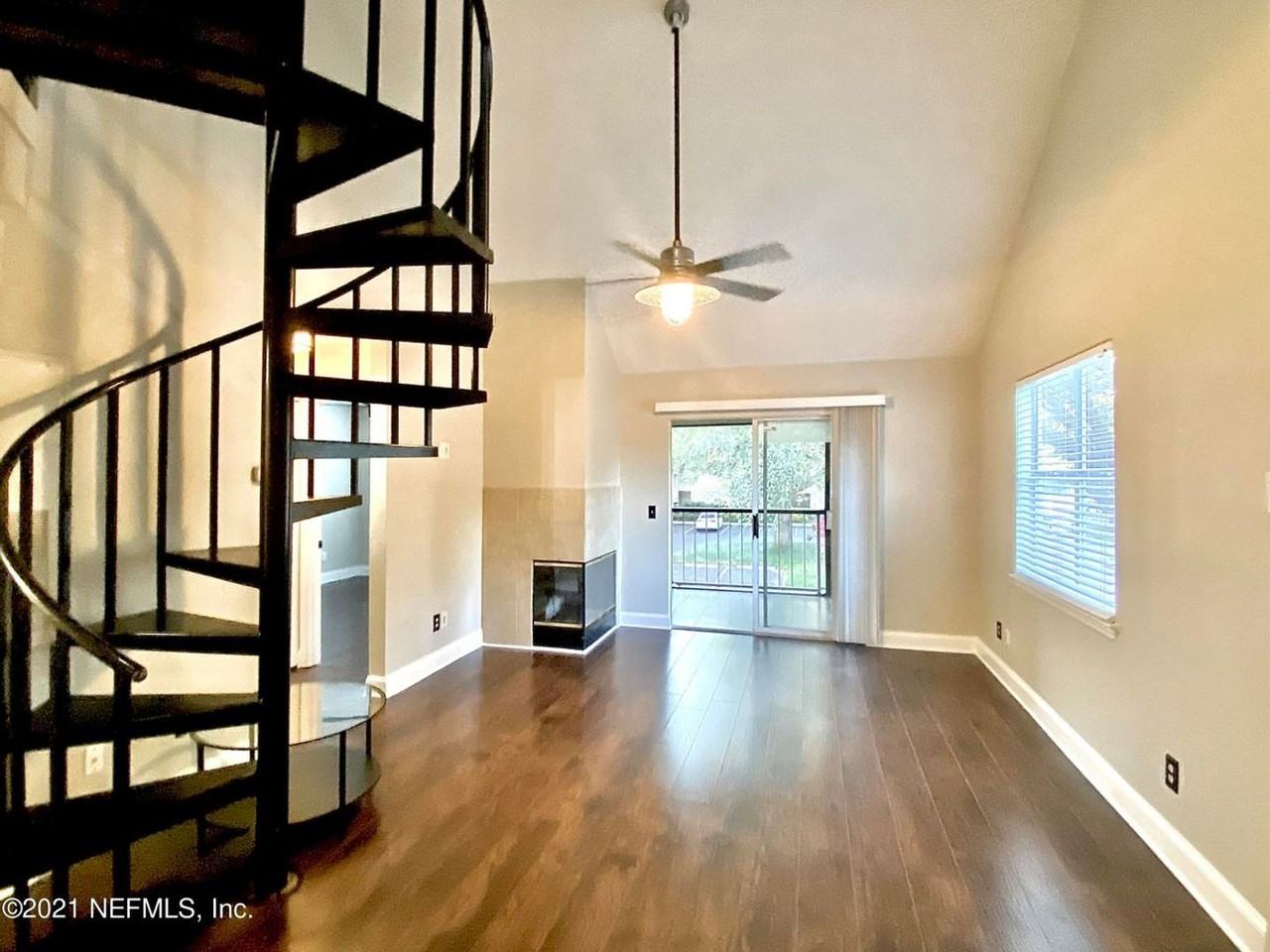 29 Arbor Club Dr #209 - Photo 3 of 25