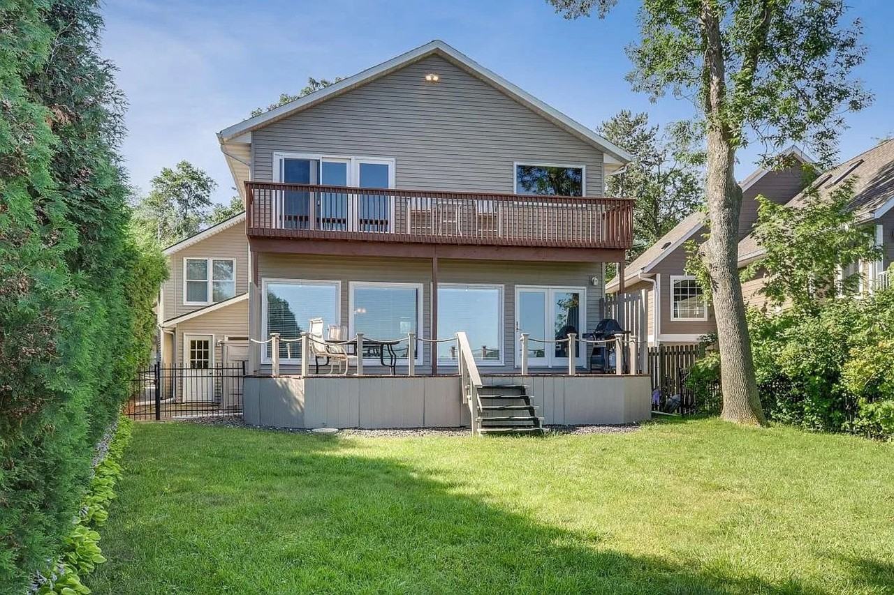 16926 Grays Bay Blvd - Photo 3 of 13