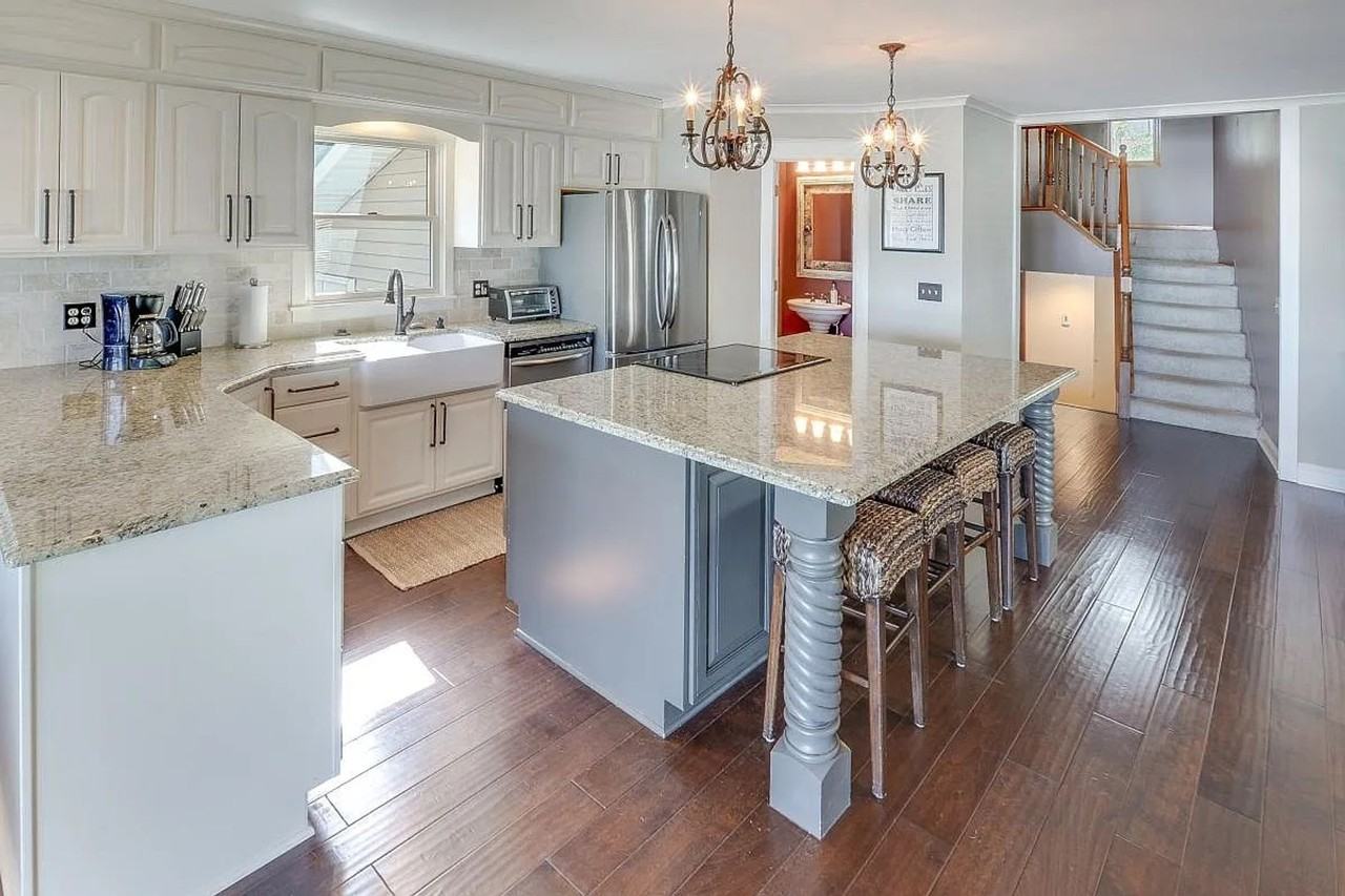 16926 Grays Bay Blvd - Photo 5 of 13