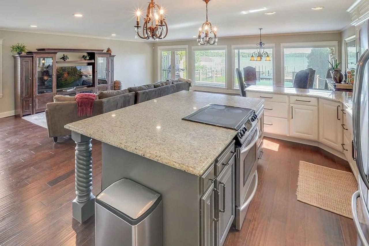 16926 Grays Bay Blvd - Photo 6 of 13