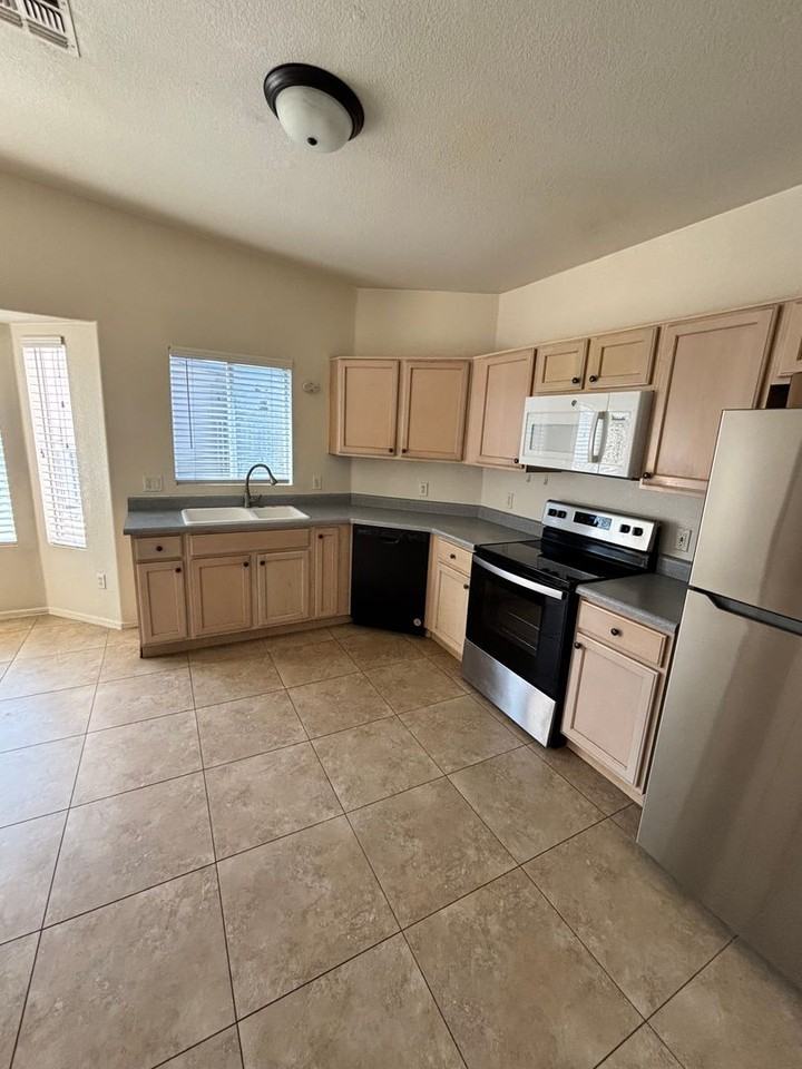 4275 S Mayberry Pl - Photo 2 of 16