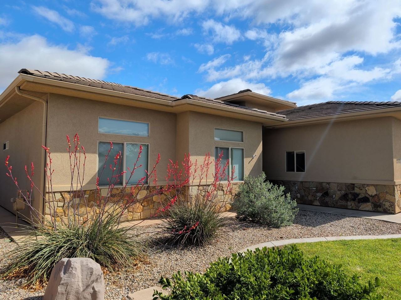 2777 E 410 N - Photo 4 of 10