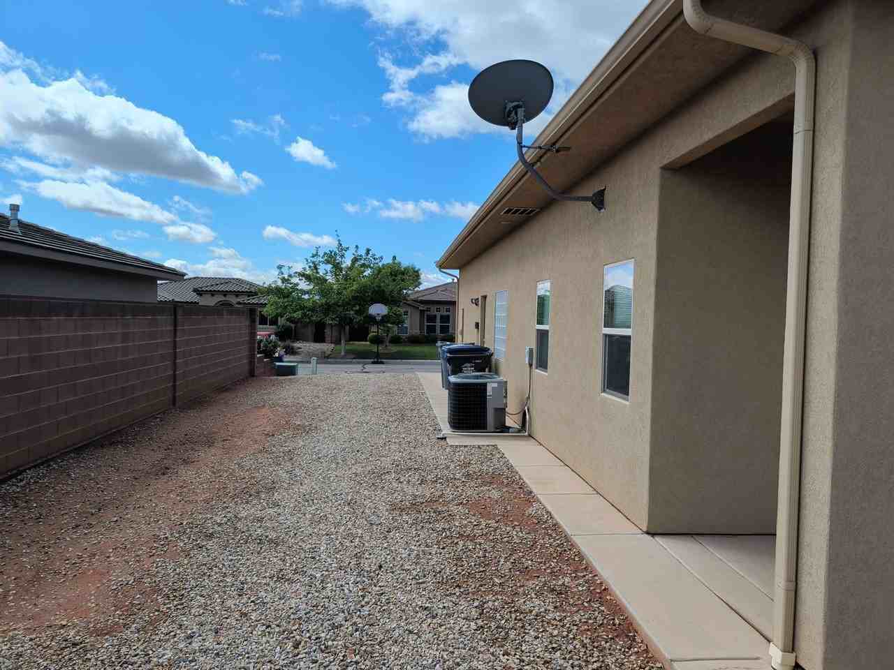 2777 E 410 N - Photo 5 of 10