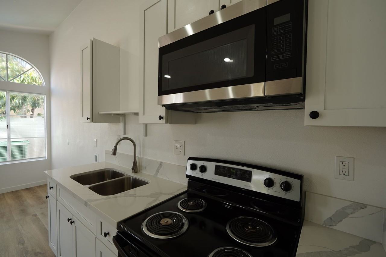 26074 Bay Avenue - Photo 3 of 25