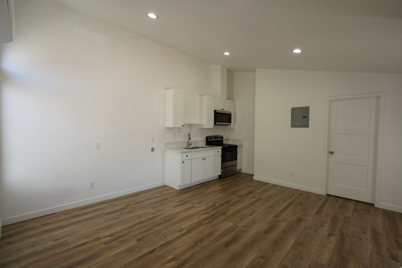 26074 Bay Avenue - Photo 5 of 25