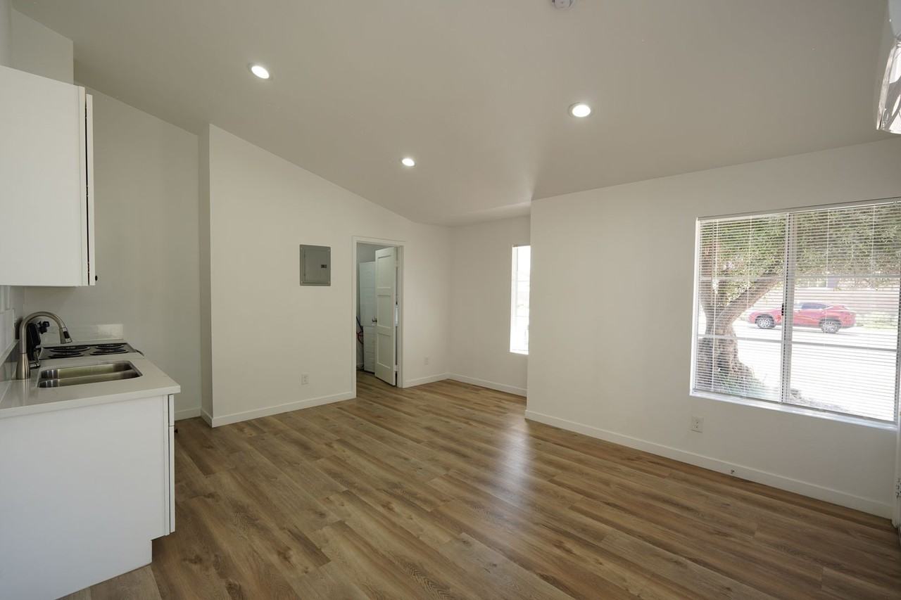 26074 Bay Avenue - Photo 7 of 25