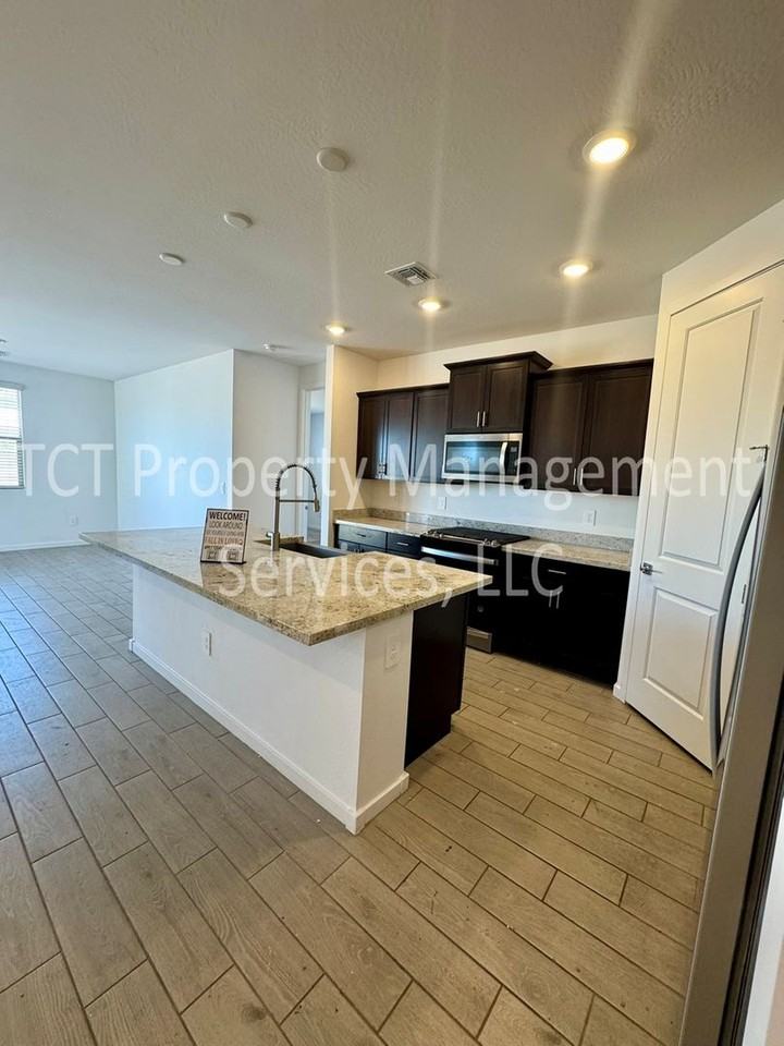 35623 N Seedling St - Photo 3 of 14