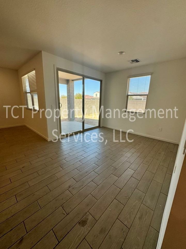 35623 N Seedling St - Photo 4 of 14