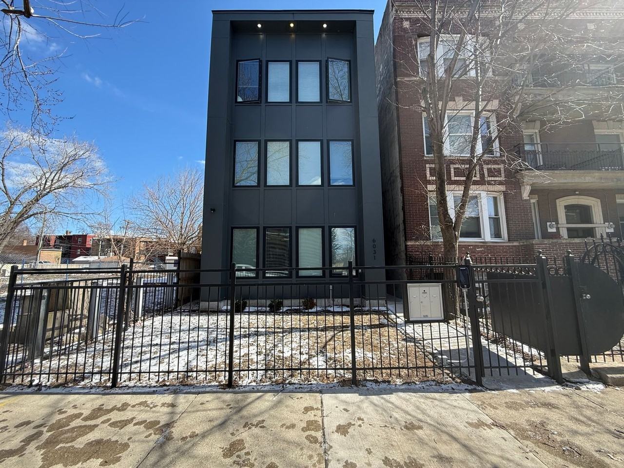 6031 S Vernon Ave - Photo 2 of 27