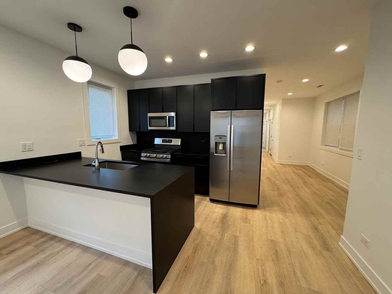 6031 S Vernon Ave - Photo 3 of 27