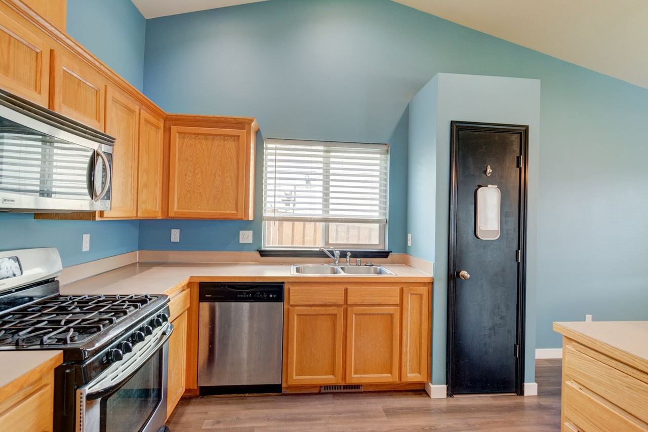 1669 Nw Camellia Loop - Photo 2 of 29