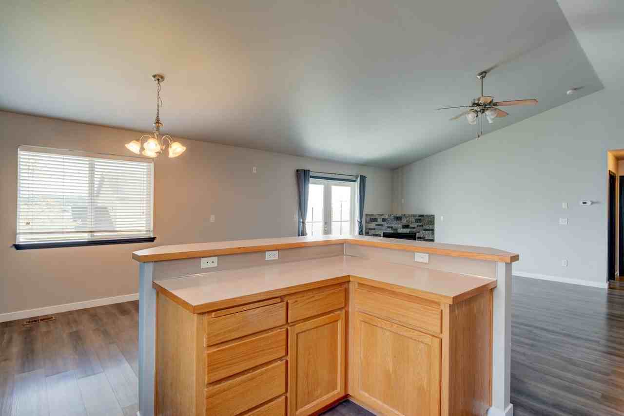 1669 Nw Camellia Loop - Photo 4 of 29