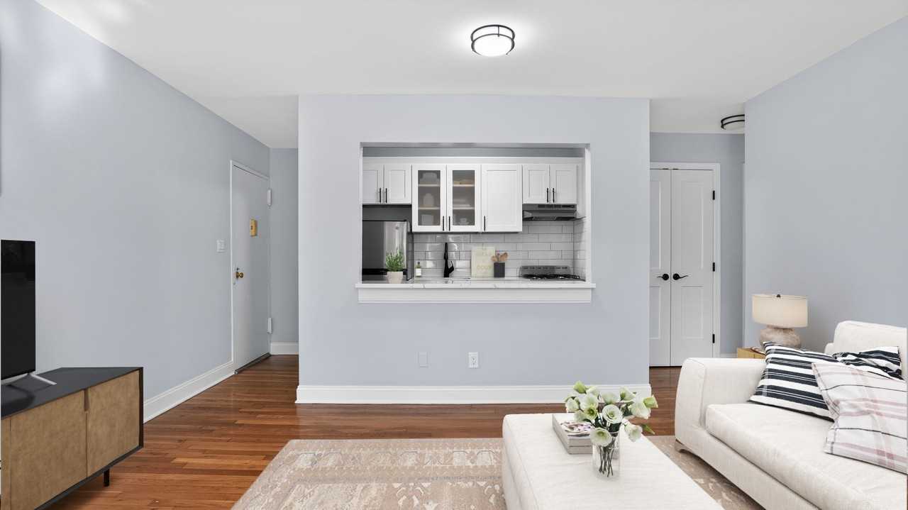 Eagle Rock Apartments at Mineola - Photo 2 of 20