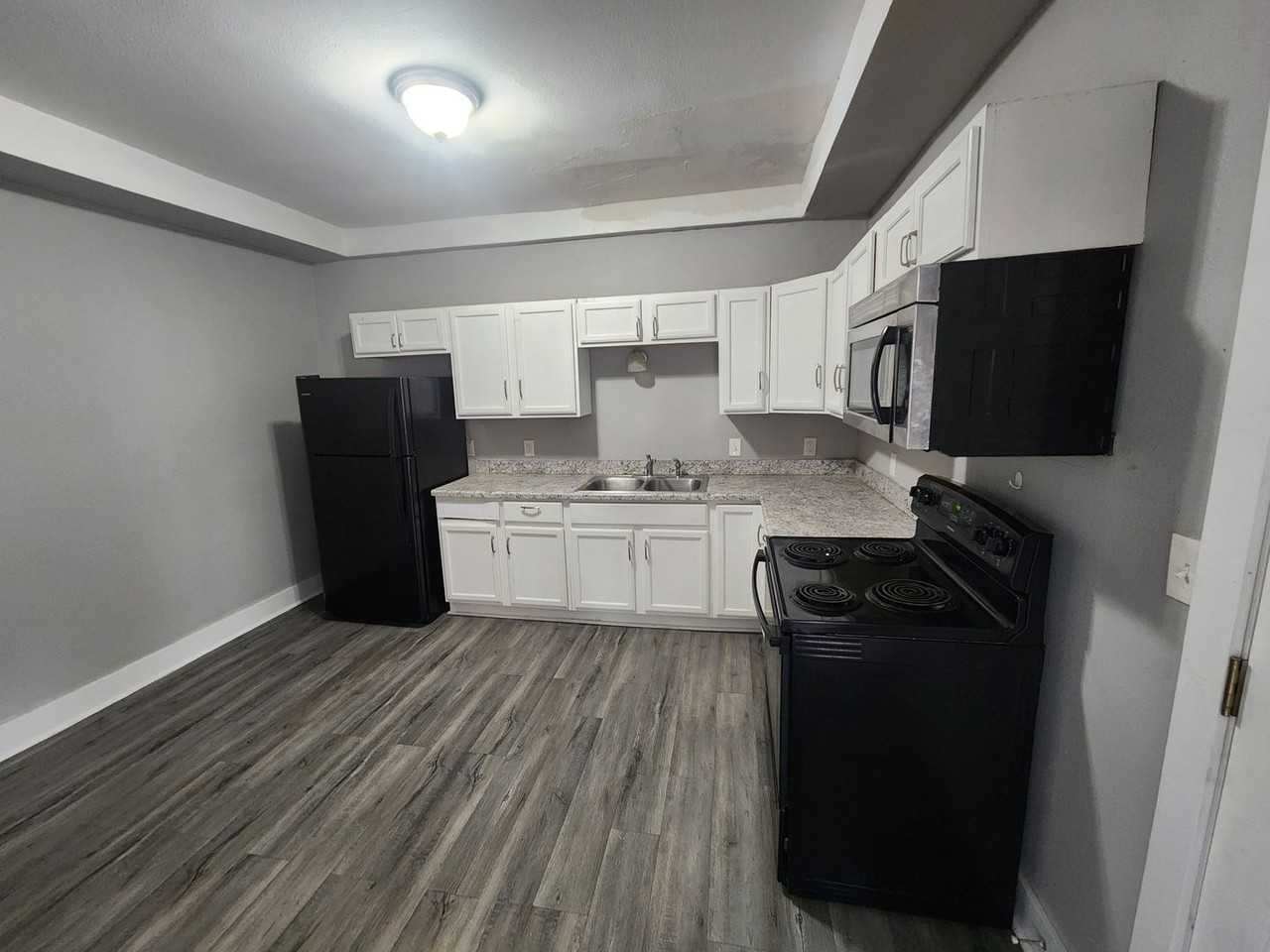 1323 N Gaines St - Photo 2 of 21