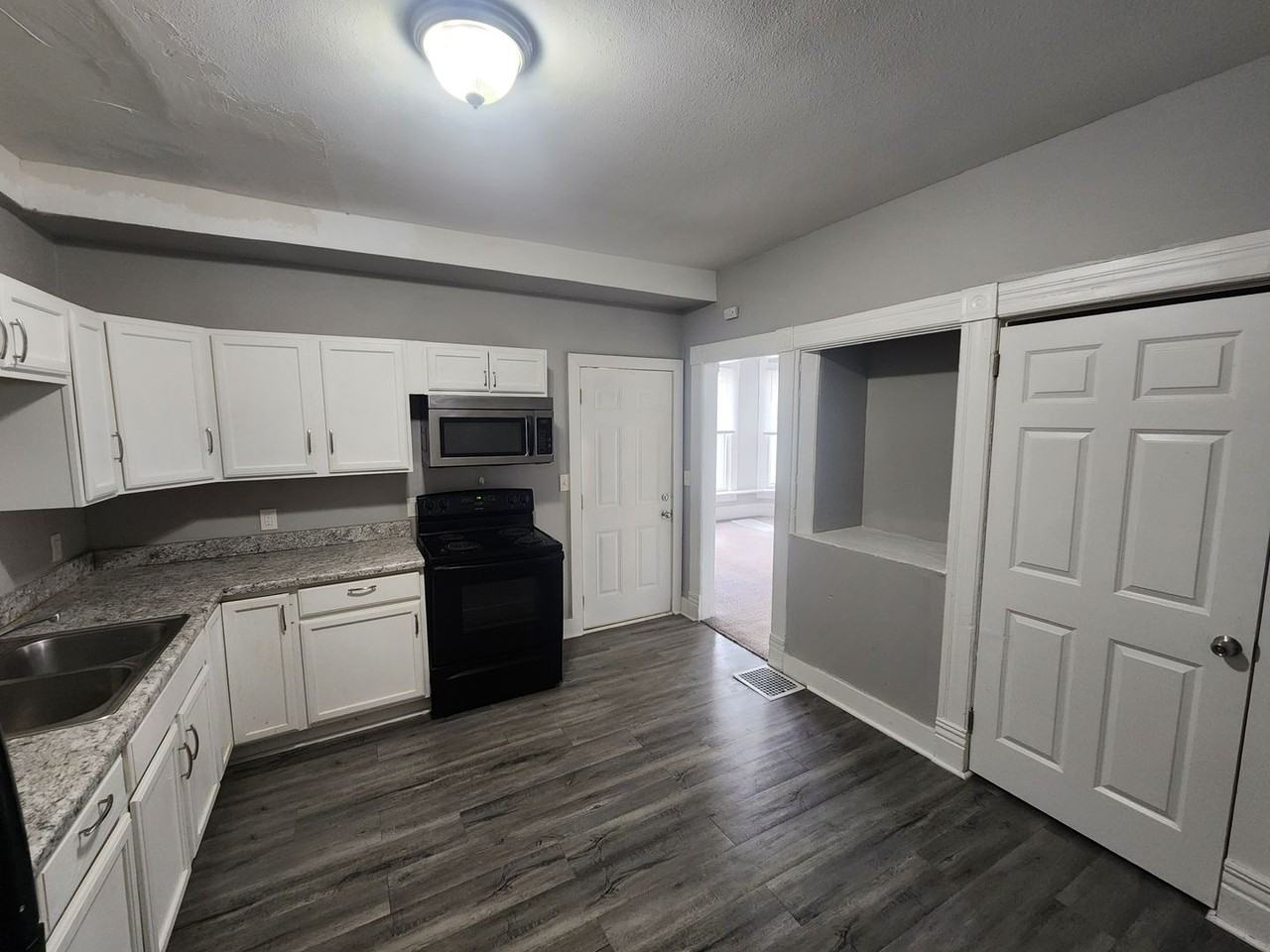 1323 N Gaines St - Photo 3 of 21