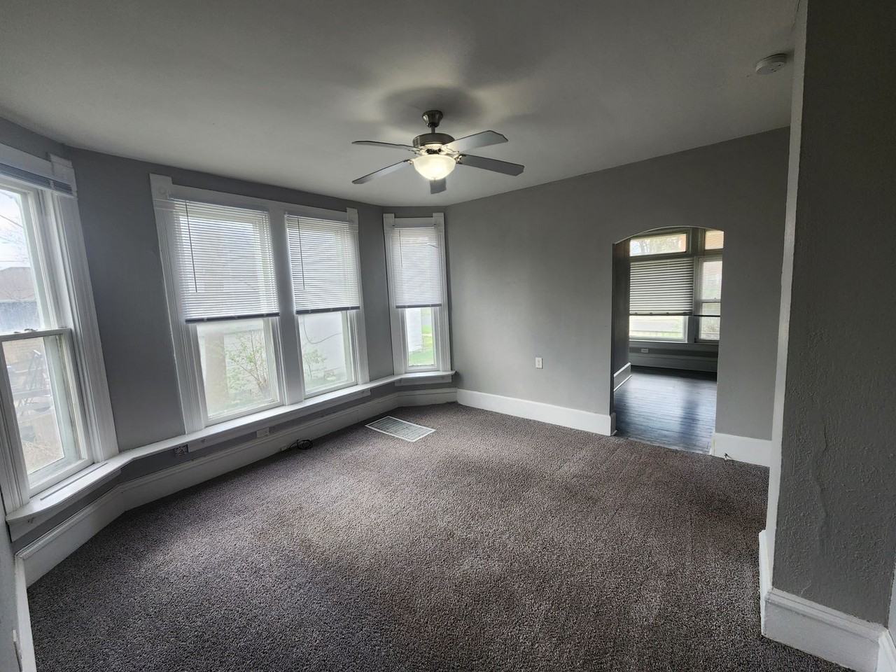 1323 N Gaines St - Photo 4 of 21