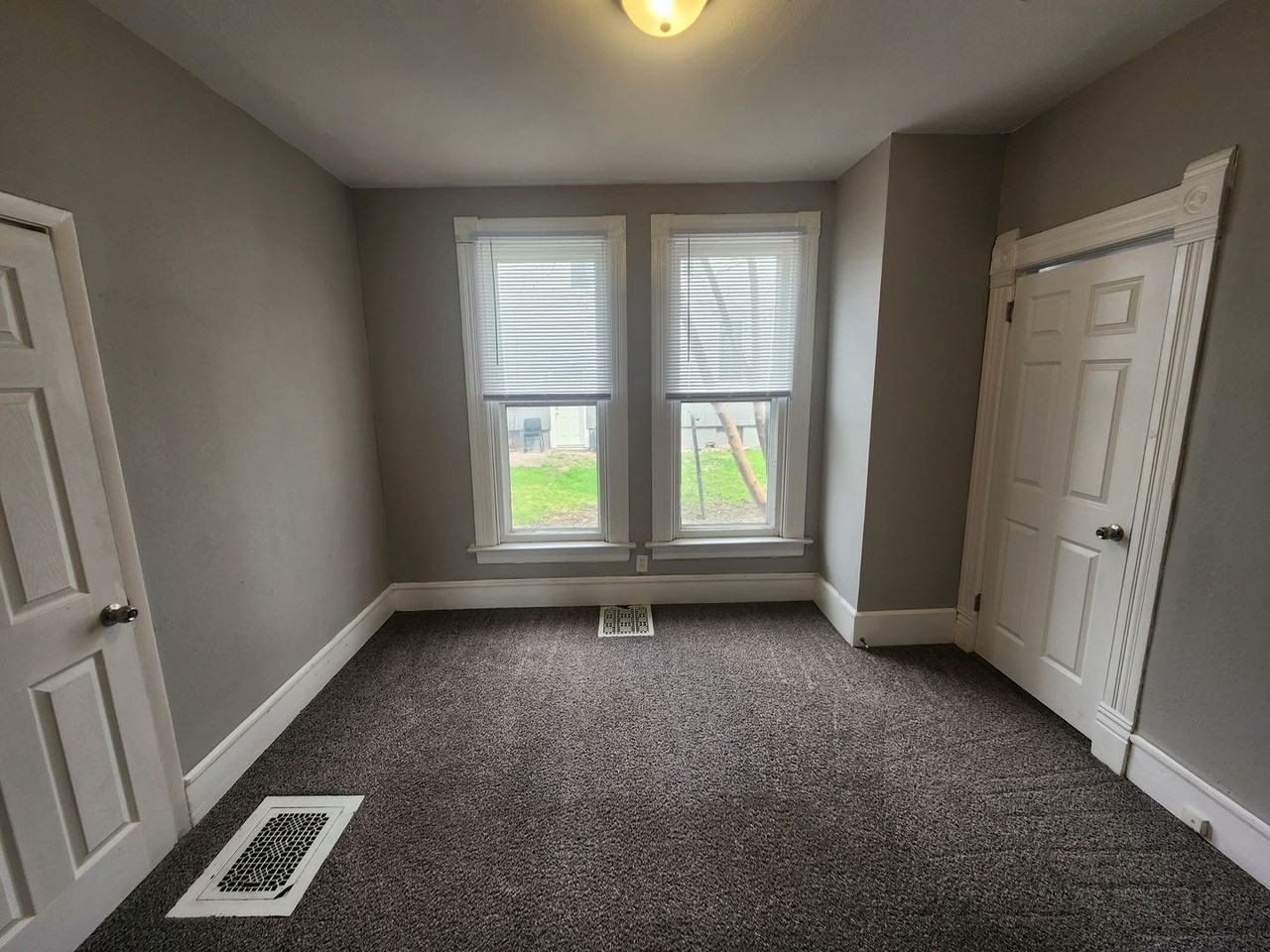 1323 N Gaines St - Photo 6 of 21