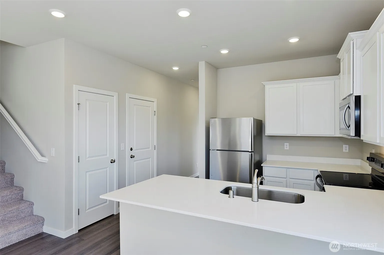 1311 E 53rd St - Photo 4 of 13