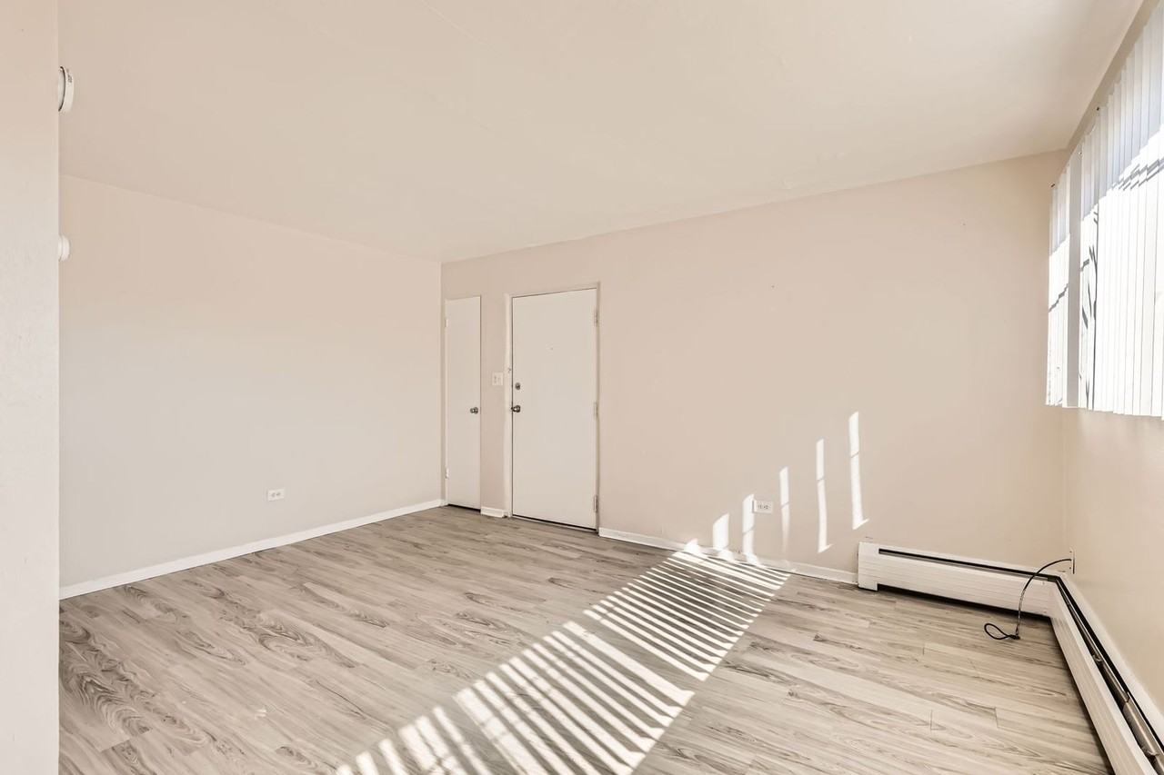 1415 Yosemite Plainsman Apartments (1 and 2 Bedroom Units) - Photo 3 of 20
