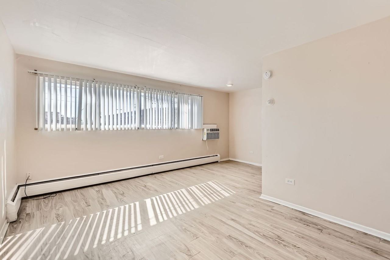 1415 Yosemite Plainsman Apartments (1 and 2 Bedroom Units) - Photo 5 of 20