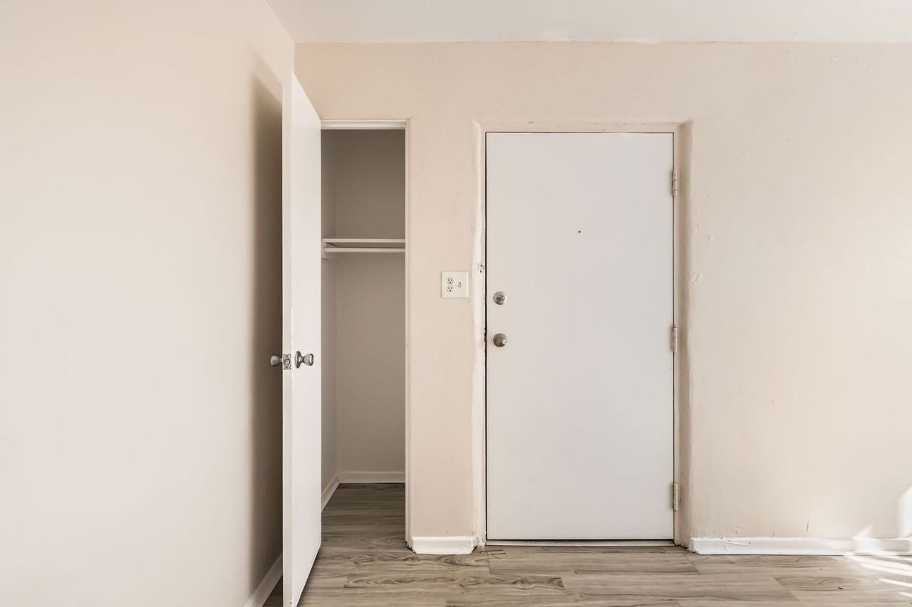 1415 Yosemite Plainsman Apartments (1 and 2 Bedroom Units) - Photo 6 of 20