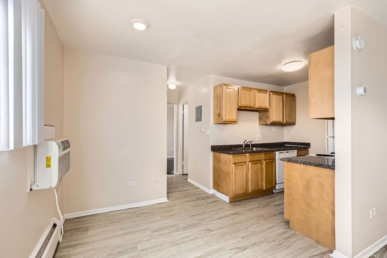 1415 Yosemite Plainsman Apartments (1 and 2 Bedroom Units) - Photo 7 of 20