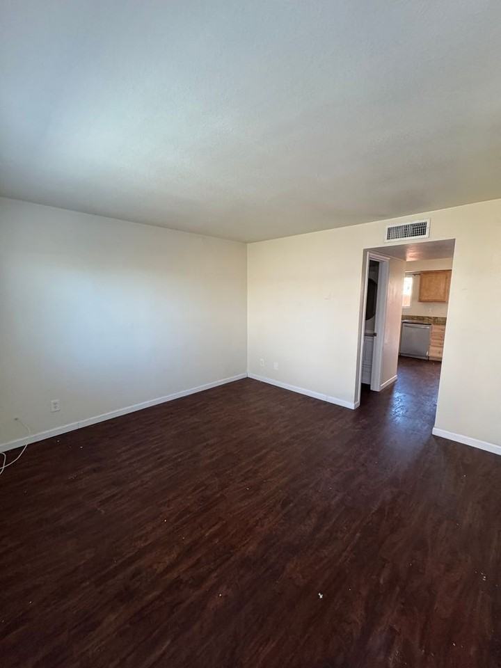 2809 N Mountain Ave - Photo 2 of 9