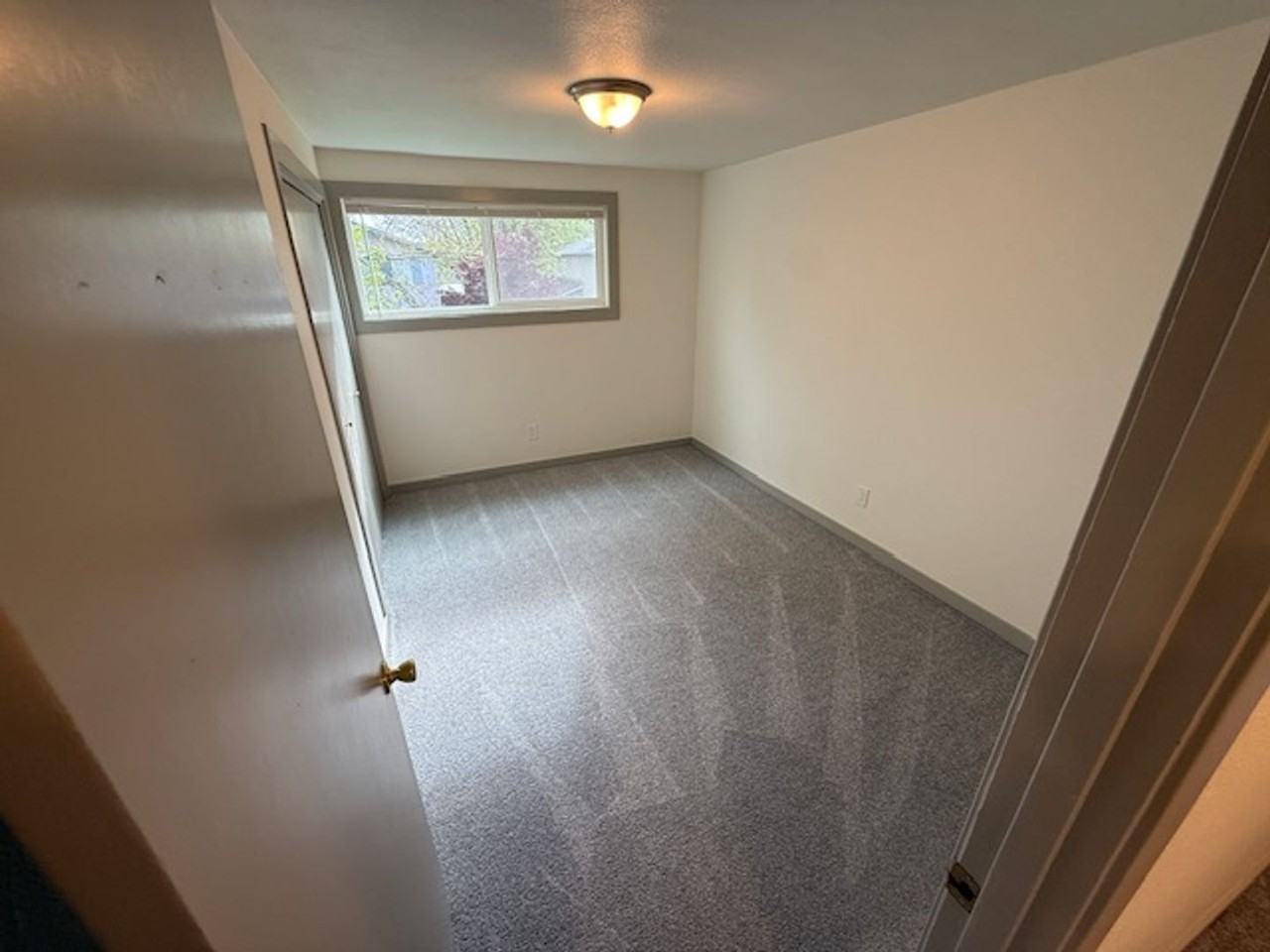 720 Nw Walnut Blvd - Photo 6 of 17