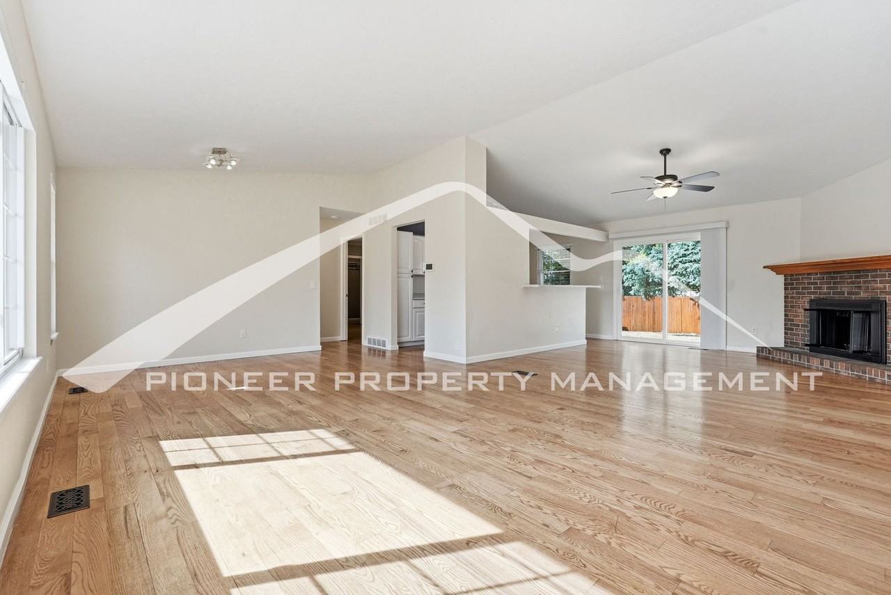 1399 S Paris Ct - Photo 4 of 29