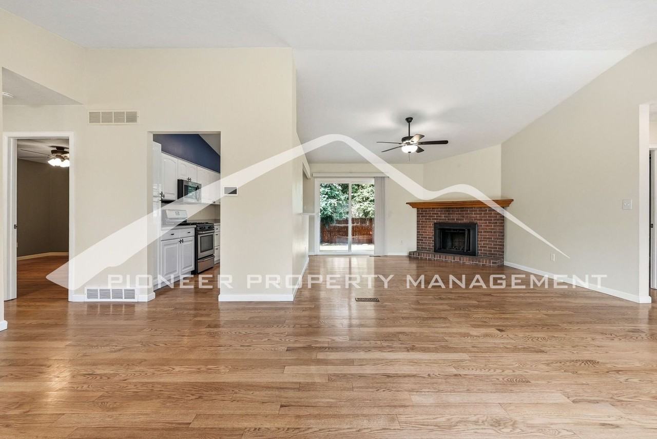 1399 S Paris Ct - Photo 7 of 29