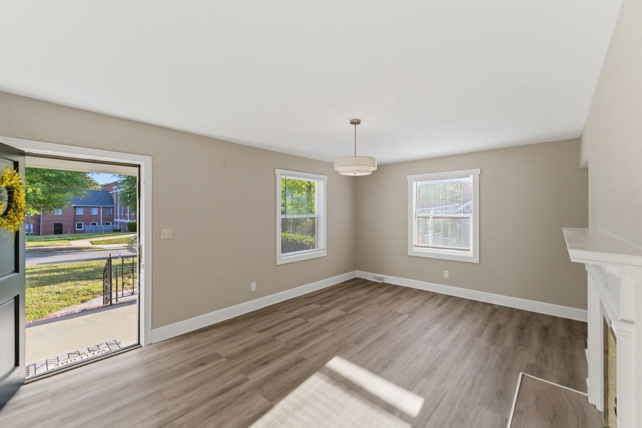 2405 Greenland Ave - Photo 4 of 25