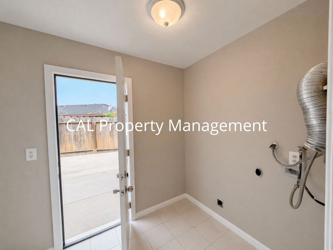 421 Michael Cir - Photo 6 of 19