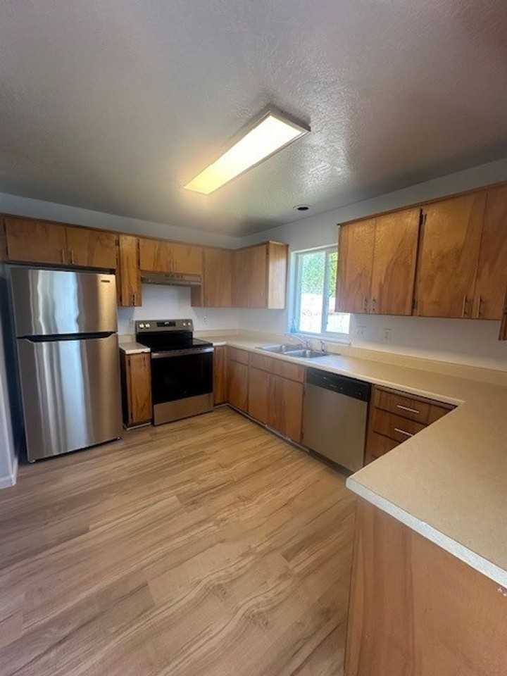 722 Pioneer Rd #B - Photo 2 of 23