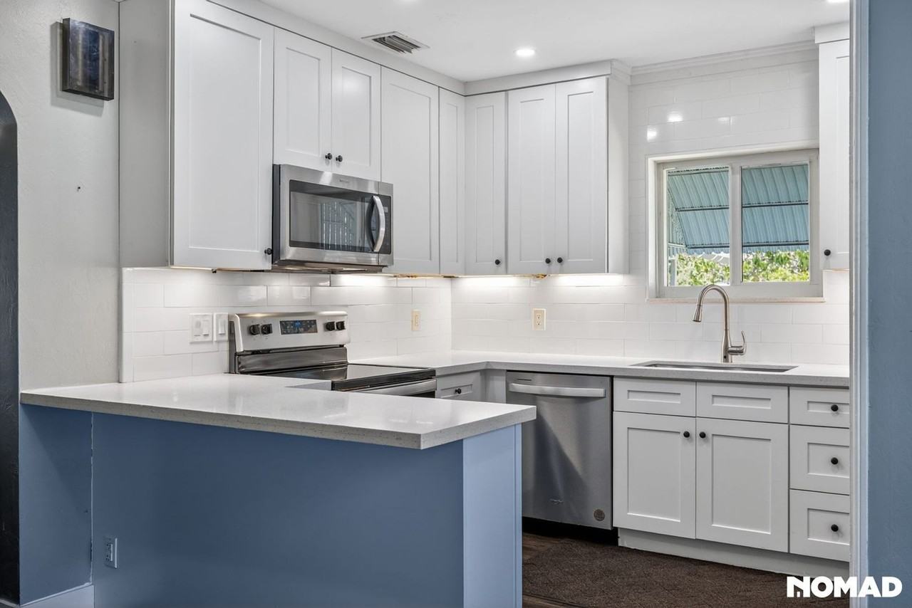 601 Ne 35th St - Photo 6 of 19