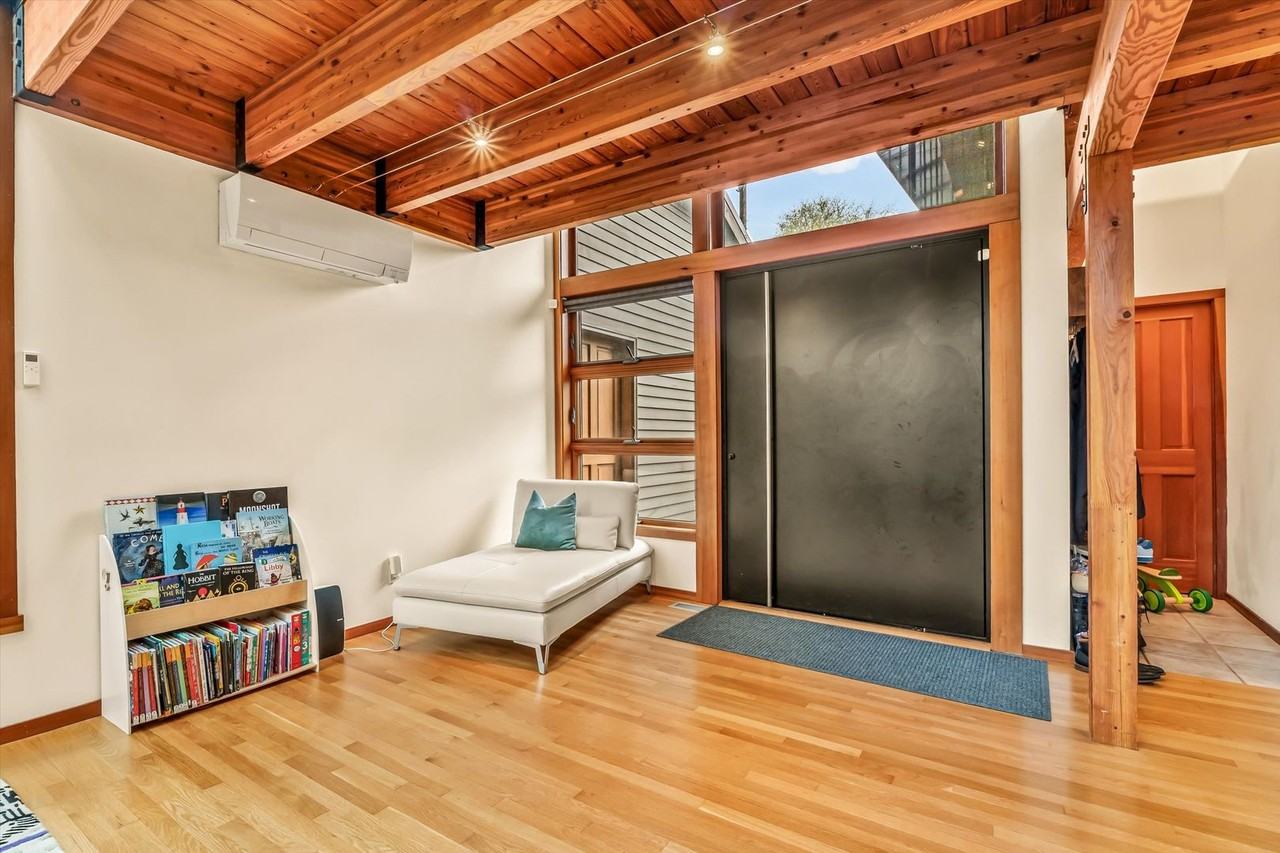 6100 Ravenna Ave Ne - Photo 4 of 49