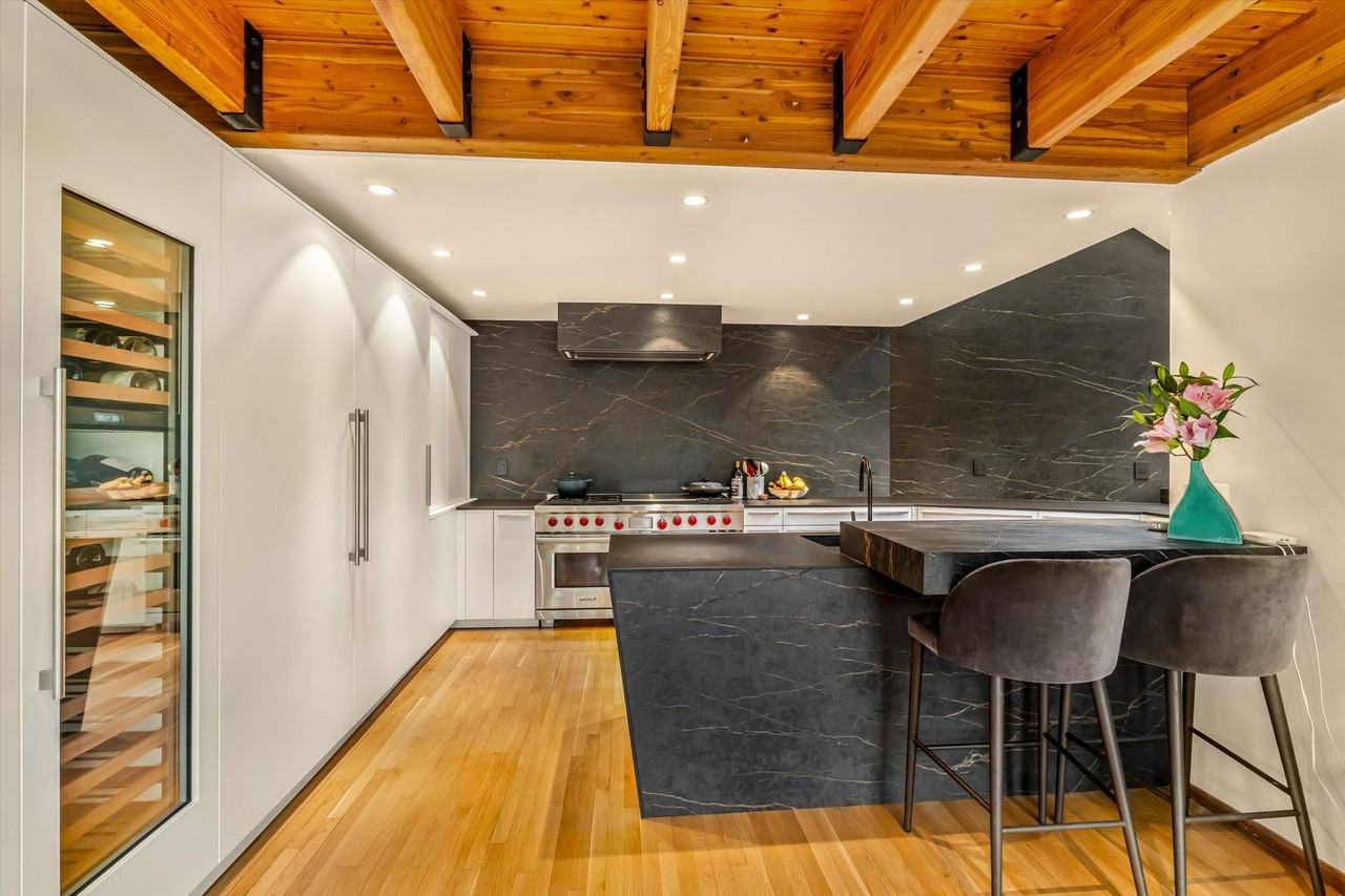 6100 Ravenna Ave Ne - Photo 7 of 49