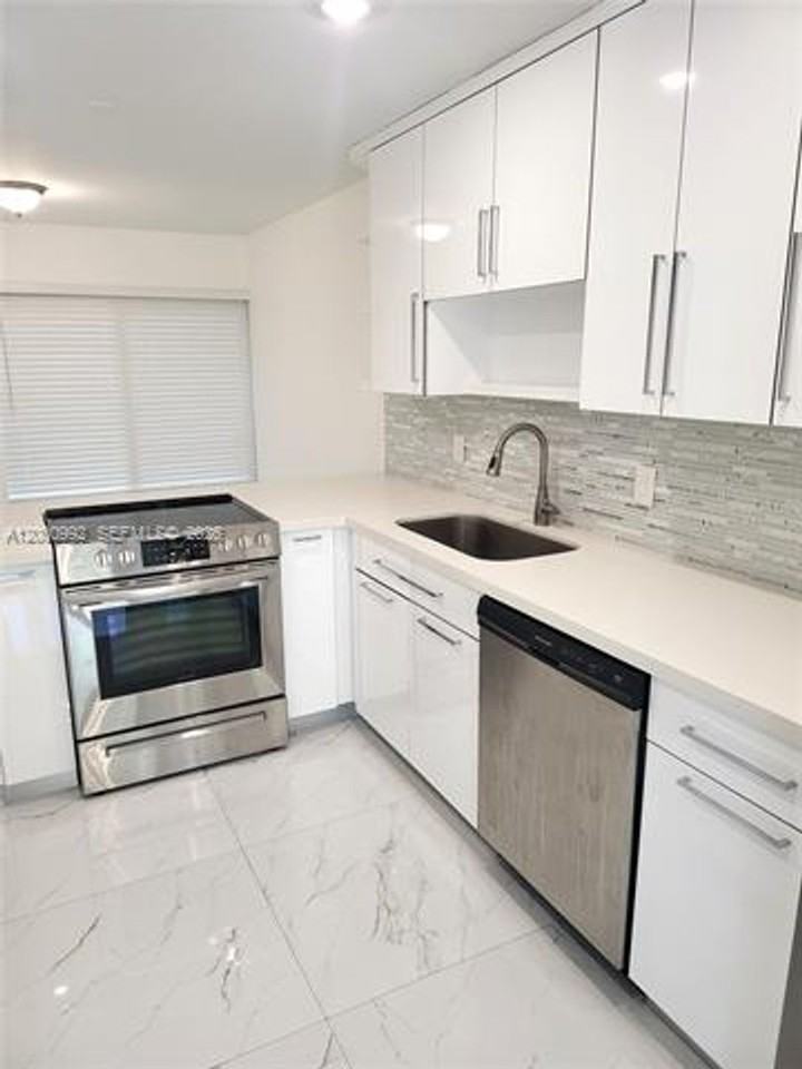 9723 N New River Canal Rd #416 - Photo 4 of 50