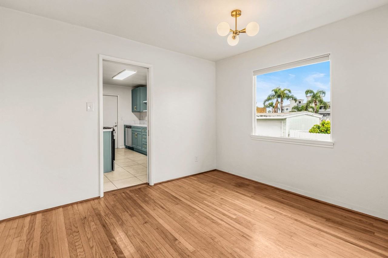 911 Civic Center Dr - Photo 7 of 22